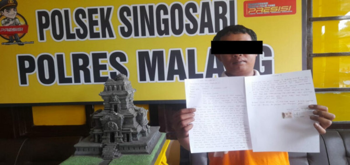 Pelaku menunjukkan surat pernyataan tidak melakukan perbuatan itu kembali. (Foto: Polsek Singosari for jatimnow.com)