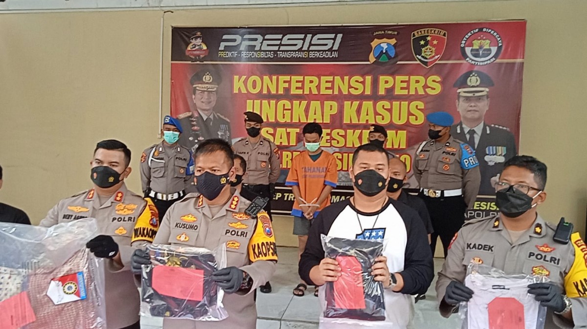 Pers rilis ungkap kasus tewasnya pelajar akibat dikeroyok di Mapolresta Sidoarjo (Foto: Dimas for jatimnow.com)