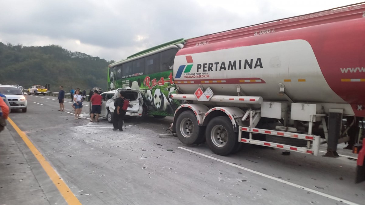 Kecelakaan Beruntun Terjadi di Tol Malang-Pandaan, Sopir Bus Tewas