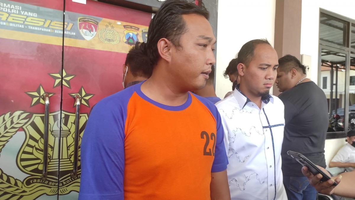 Fendi (kiri), salah satu pendekar silat yang ditetapkan sebagai tersangka dalam kasus penyerangan warga Desa Kauman, Kecamatan Kabuh, Kabupaten Jombang (Foto: Elok Aprianto/jatimnow.com)