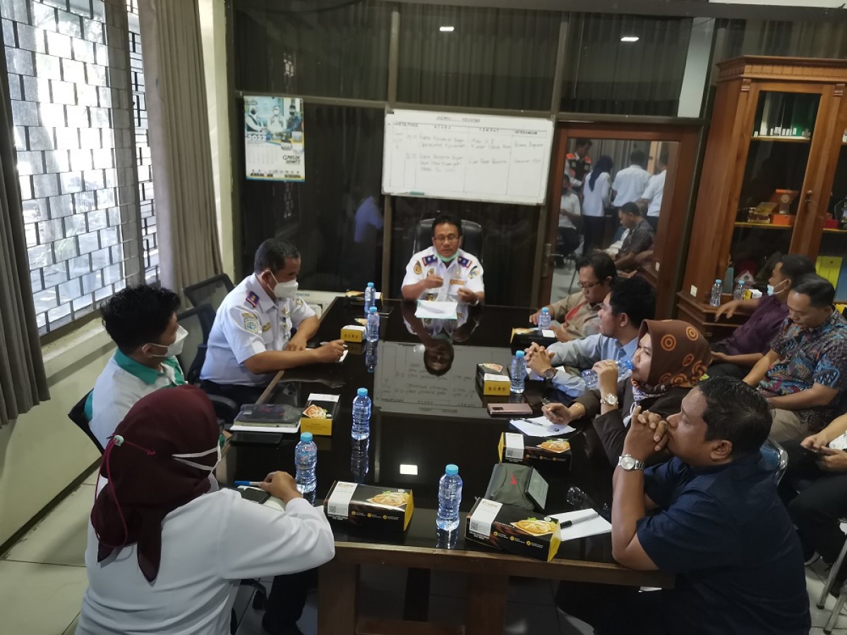 Suasana rapat kenaikan kapal berlangsung alot di Kantor Dishub Gresik (Foto: Sahlul Fahmi/jatimnow.com)