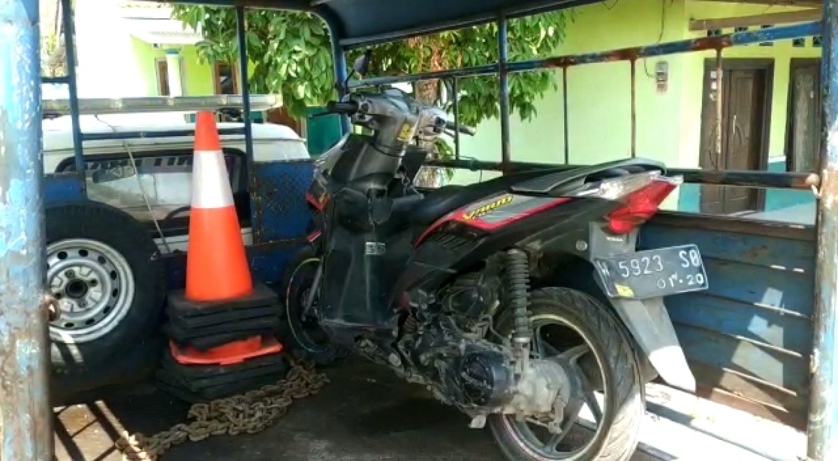 Motor korban diamankan polisi. (Foto: Moch. Rois/jatimnow.com)