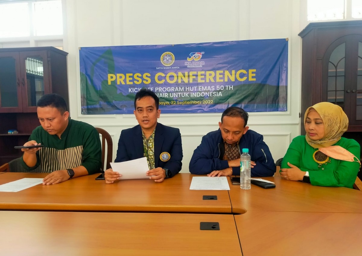 Panitia HUT Emas IKA Unair membeberkan serangkaian kegiatan yang digelar dalam HUT-nya ke-50 (Foto: Fahrizal Tito/jatimnow.com)