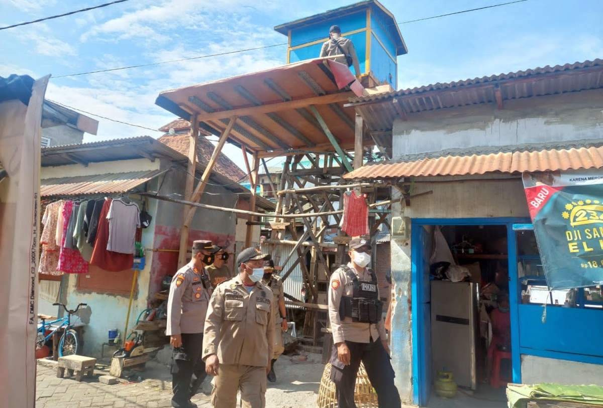 Belasan Kandang Merpati di Gubeng Masjid Surabaya Dibongkar, Terkait Judi?