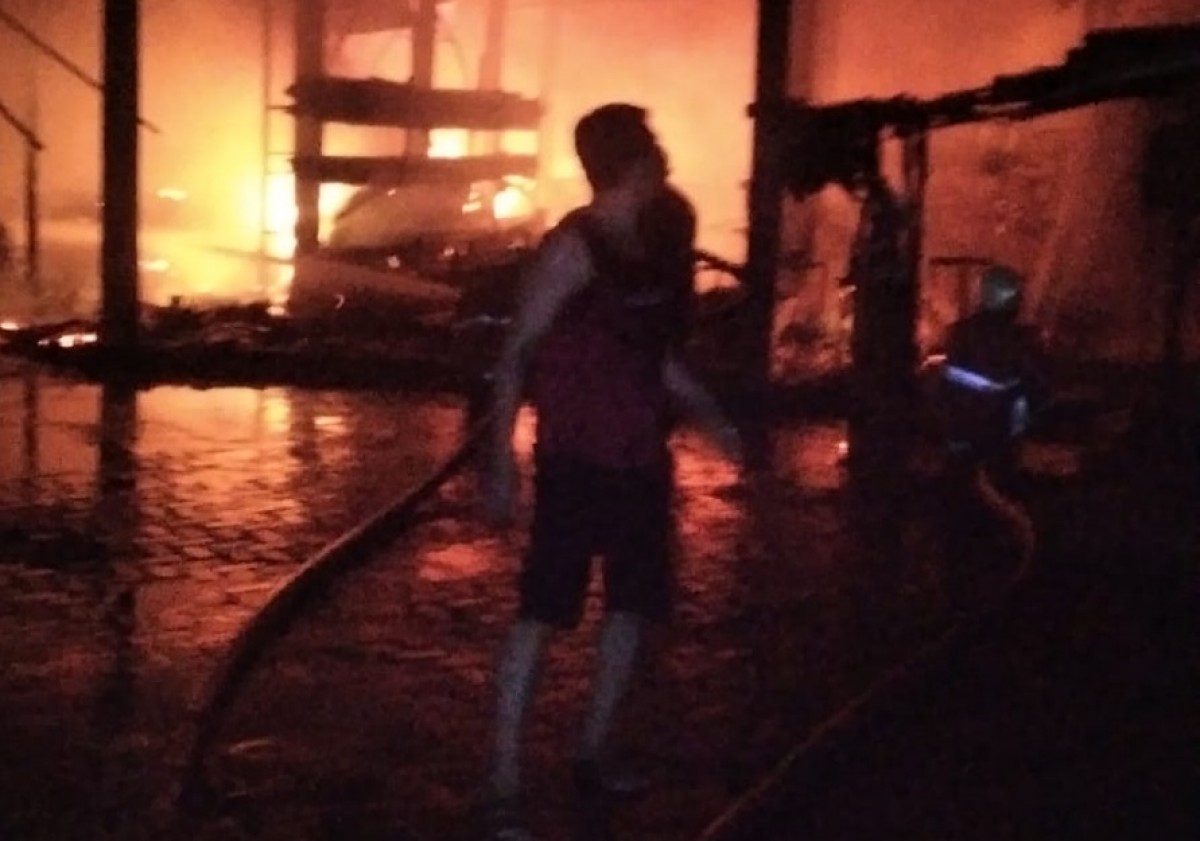 Gudang Mebel di Surabaya Terbakar, Anak Kecil Bermain Api Jadi Pemicu