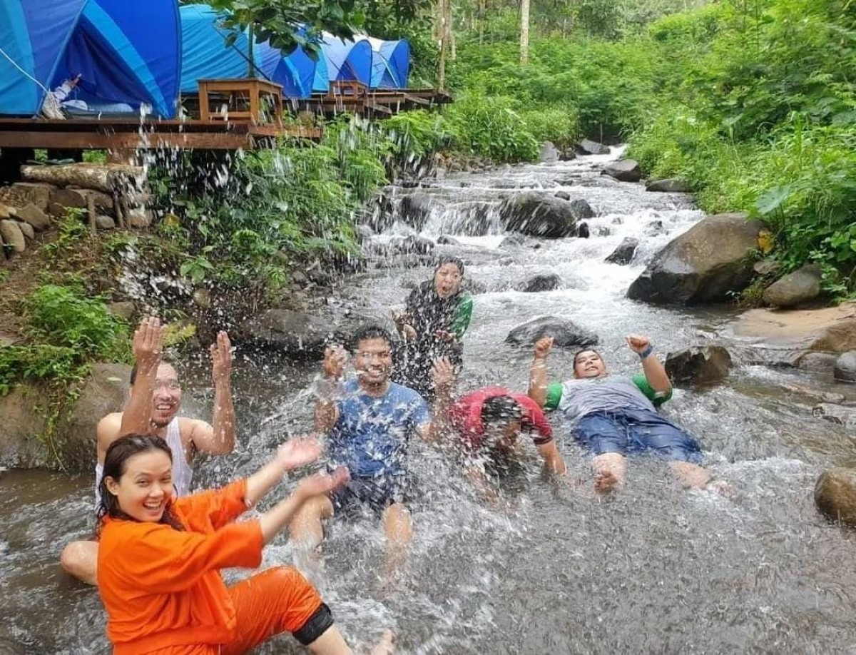 Para pengunjung di wisata Kebon Pitu Wonosalam. (Foto-foto: Elok Aprianto/jatimnow.com)