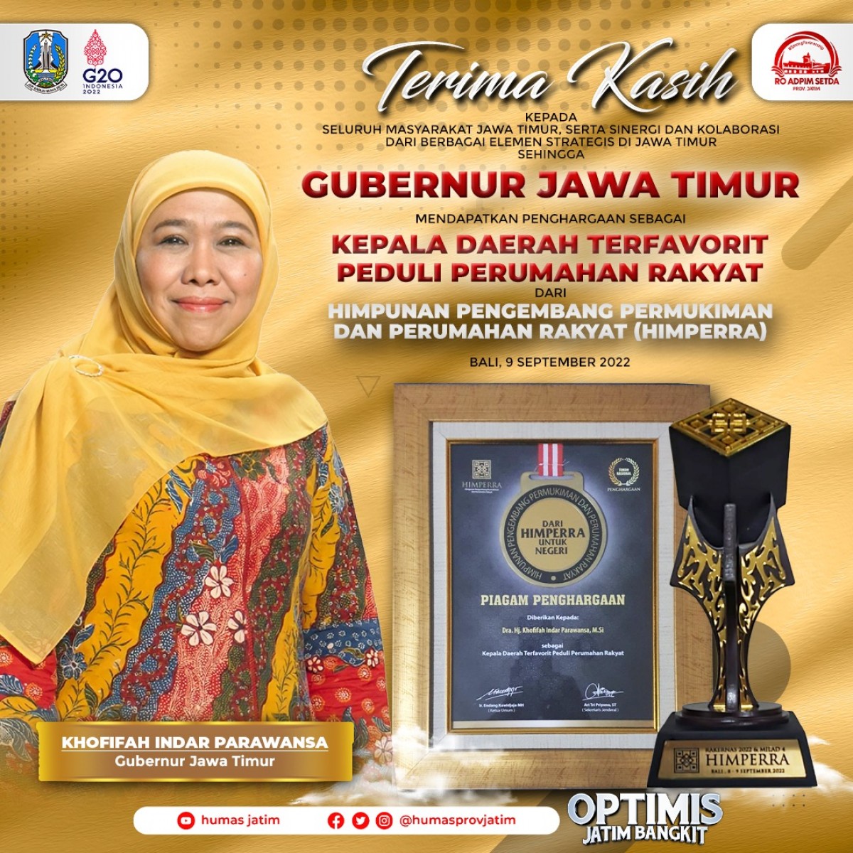 Gubernur Jatim Khofifah Indar Parawansa meraih penghargaan dari Himperra.(Foto: Humas Pemprov Jatim)