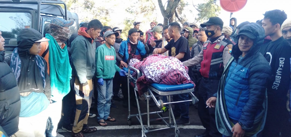 Korban tewas tragdi Jeep masuk jurang di Gunung Bromo.(Foto: Polsek Tosari)