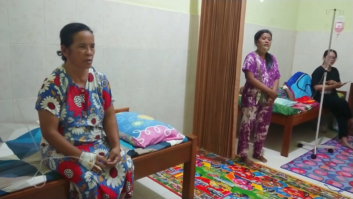 Karyatin, warga yang diduga keracunan makanan usai hadiri acara yasinan di Tulungagung. (Foto: Bramanta Pamungkas/jatimnow.com)