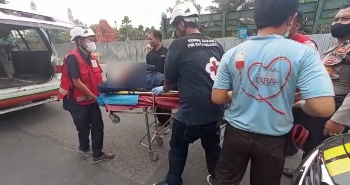 Korban saat dievakuasi.(Foto: WhatsApp grup)