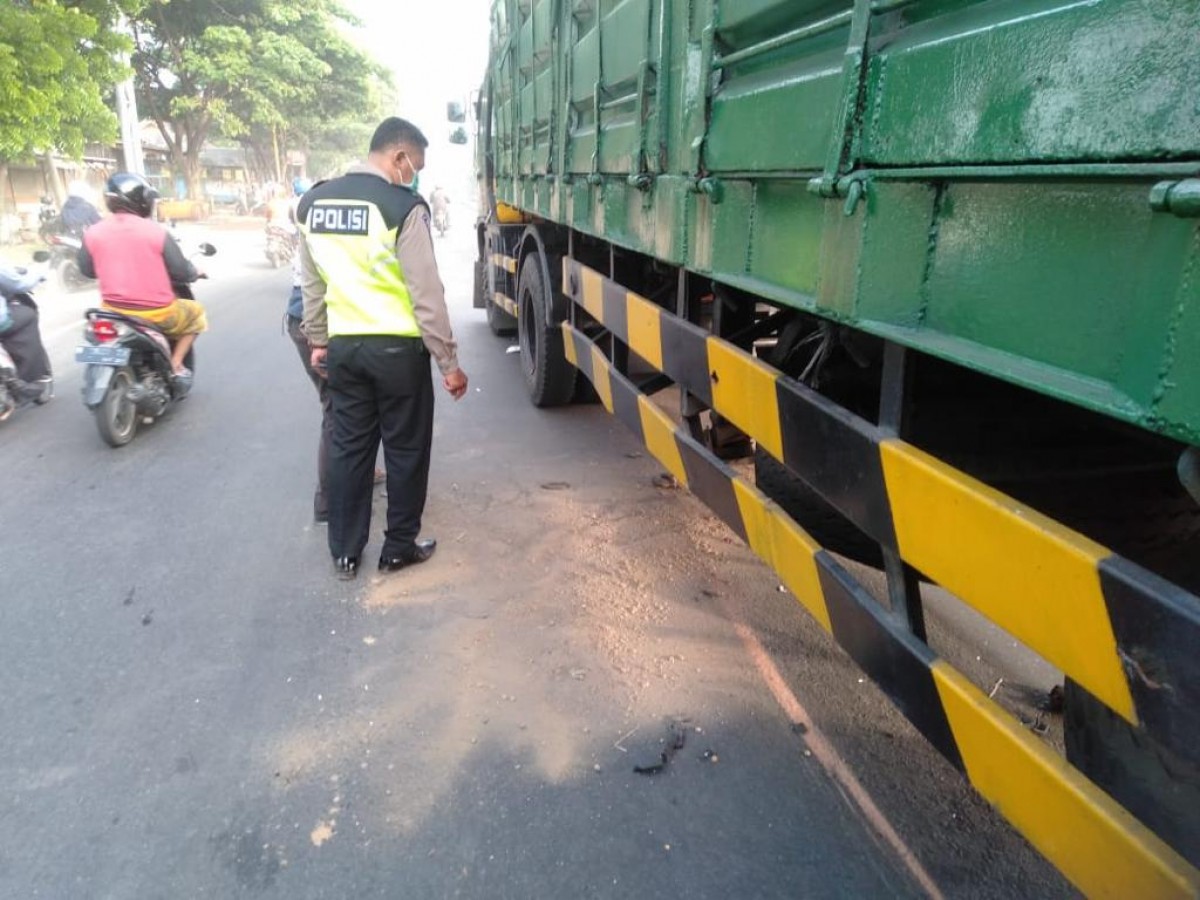 TKP kecelakaan di Jalan Raya Bendungan, Kecamatan Keraton, Pasuruan.(Foto: Unit Laka Polres Pasuruan Kota)