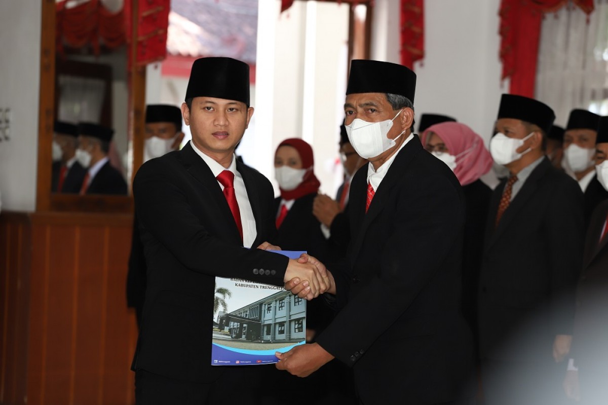 Bupati Trenggalek Mas Ipin Lantik Sekda, Ini Harapannya