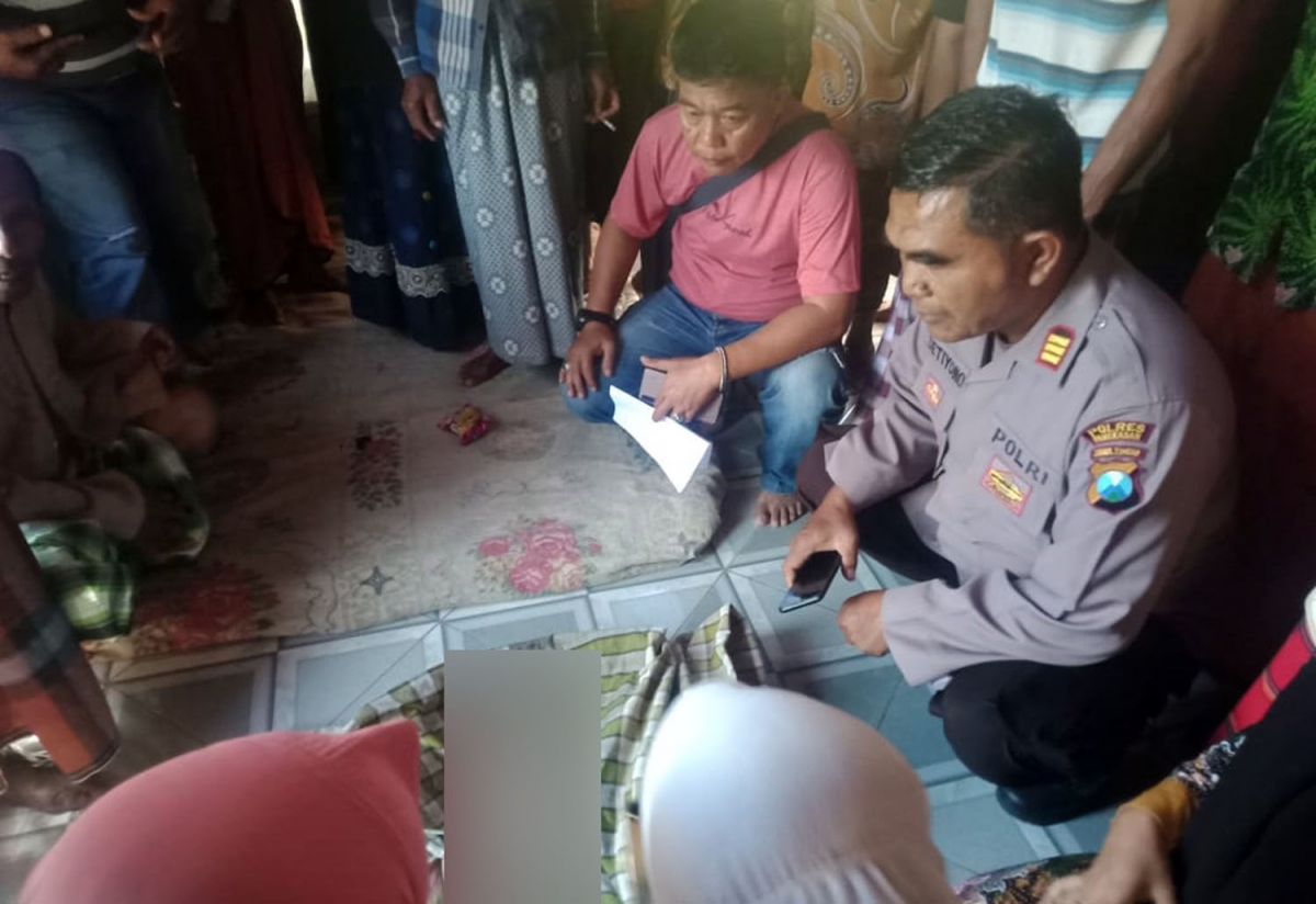 Mayat Bayi Terbungkus Plastik Merah Ditemukan di Pamekasan
