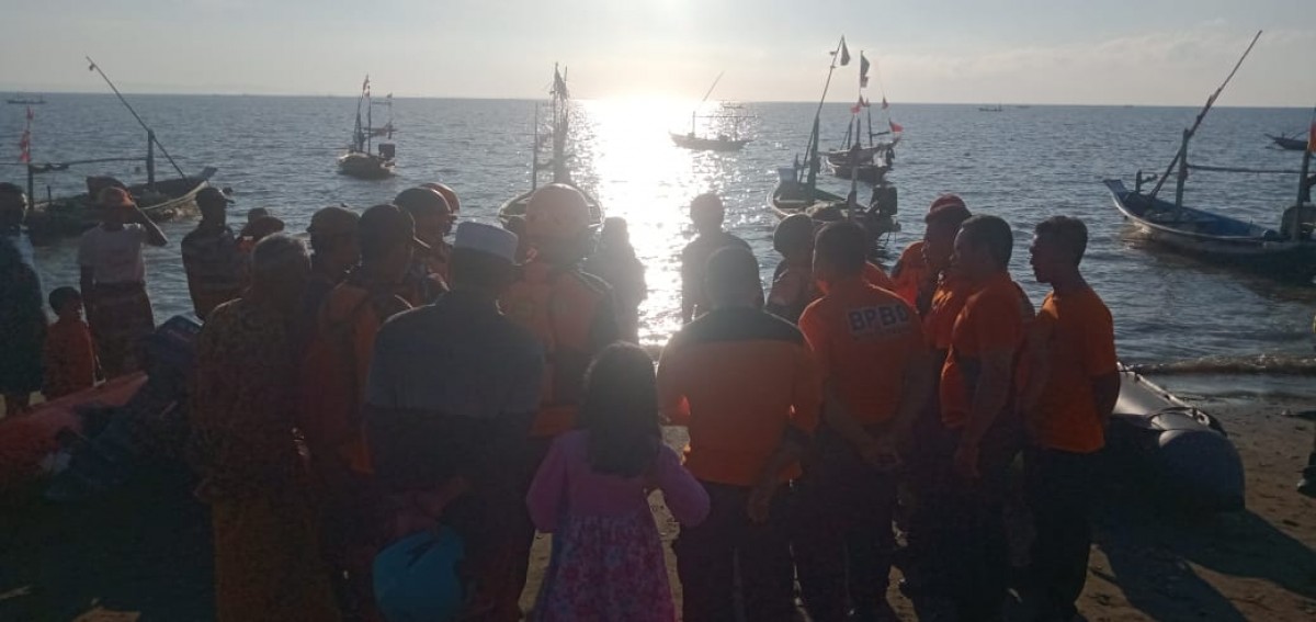 Pencarian nelayan hilang oleh BPBD Surabaya bersama personel gabungan.(Foto: BPBD Surabaya/jatimnow.com)