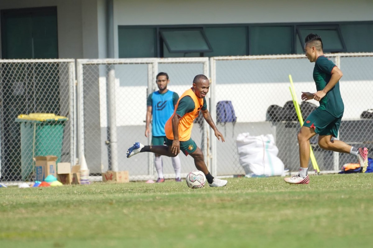 Ferinando Pahabol dalam pemusatan latihan bersama Persik Kediri di Jakarta.(Foto: Persik Kediri/jatimnow.com)