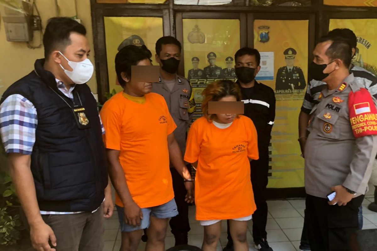 Pasangan pencuri motor diamankan (Foto: Polsek Manyar)