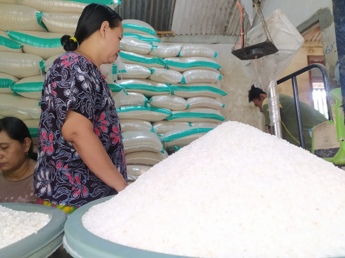 Pedagang beras di Pasar Citra Niaga (PCN) Jombang.(Foto: Elok Aprianto)