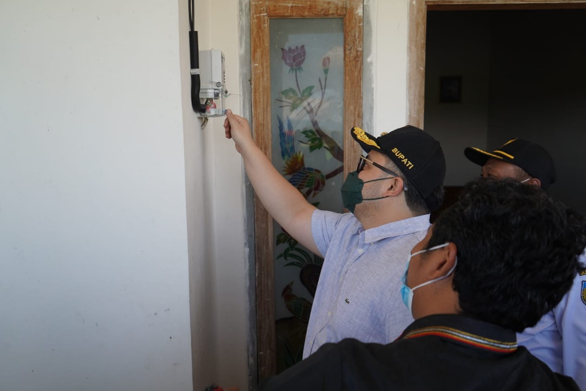 Mas Dhito saat mengunjungi perkampungan baru Dusun Ngolakan, Desa Cerme. (Foto: Humas Pemkab Kediri/jatimnow.com)