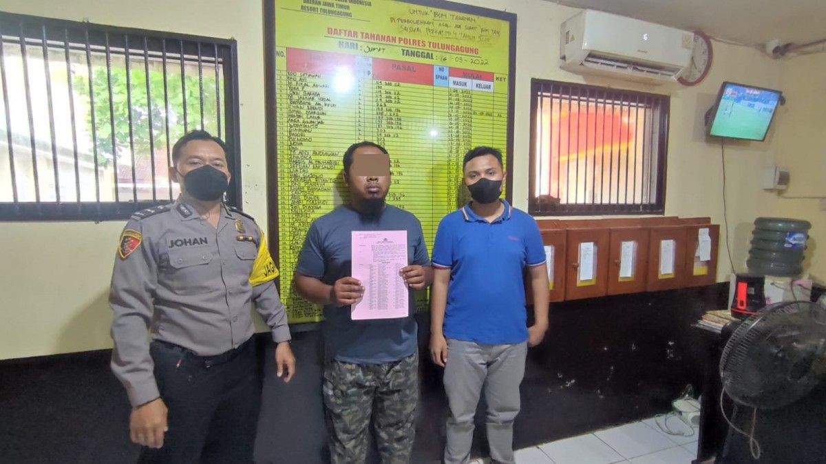 Tersangka saat diamankan polisi.(Foto: Polres Tulungagung)