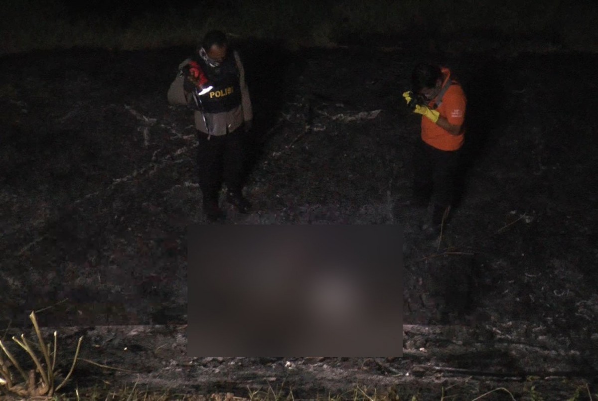 Polisi melakukan identifikasi di lokasi (Foto: Command Center 112 Surabaya)