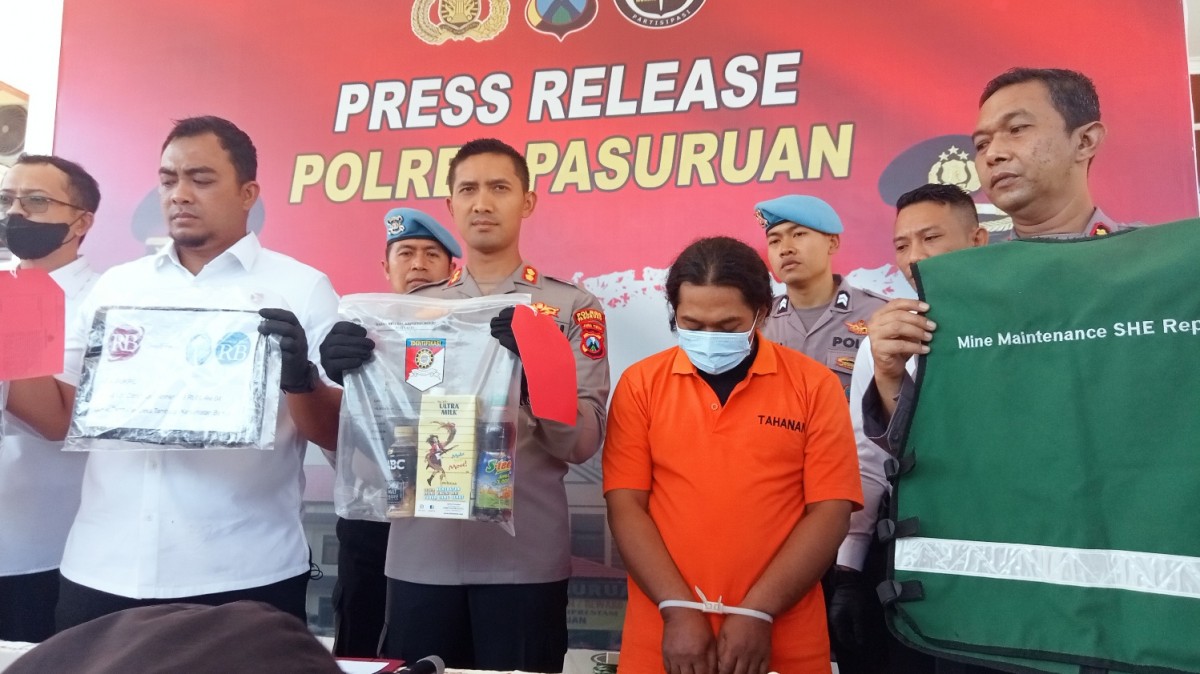 Pelaku peracun wartawan di Pasuruan.(Foto: Moch Rois)