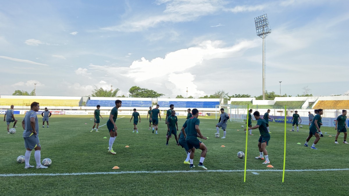 Persik Kediri coba lapangan di Stadion Demang Lehman, Martapura. (Foto: Yanuar Dedy/jatimnow.com)