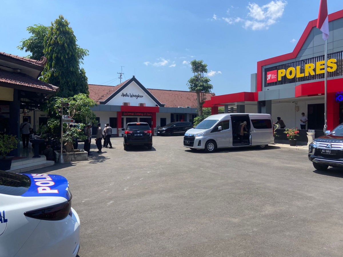 Situasi terkini di Mapolres Ponorogo usai kedatangan Kapolda Jatim Irjen Pol Nico Afinta. (Foto: Mita Kusuma/jatimnow.com)