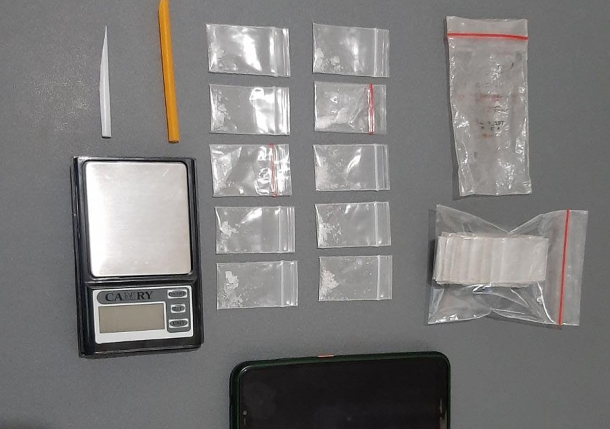 Barang bukti yang disita dalam pengerebekan rumah kos pengedar (Foto-foto: Satresnarkoba Polrestabes Surabaya)