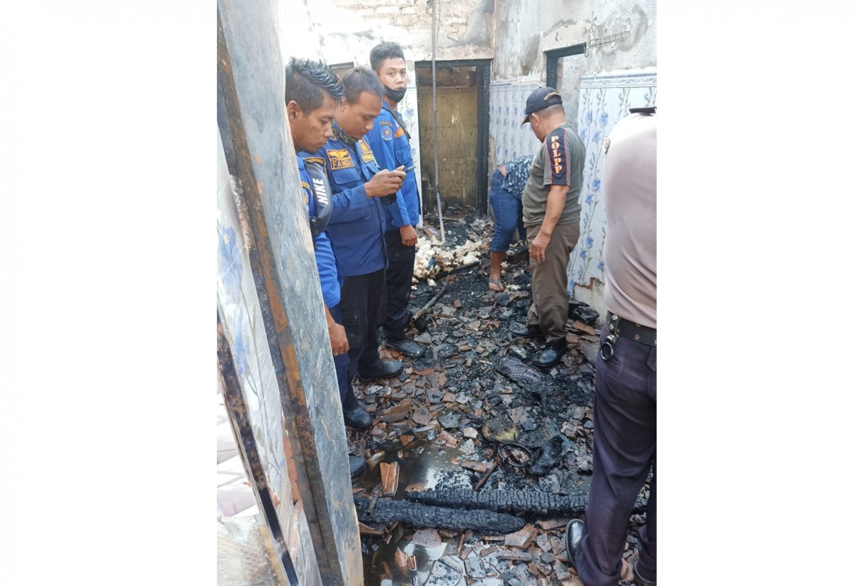 Sisa kebakaran di Desa Kandangsemangkon, Paciran, Lamongan.(Foto: Humas Polres Lamongan for jatimnow.com)