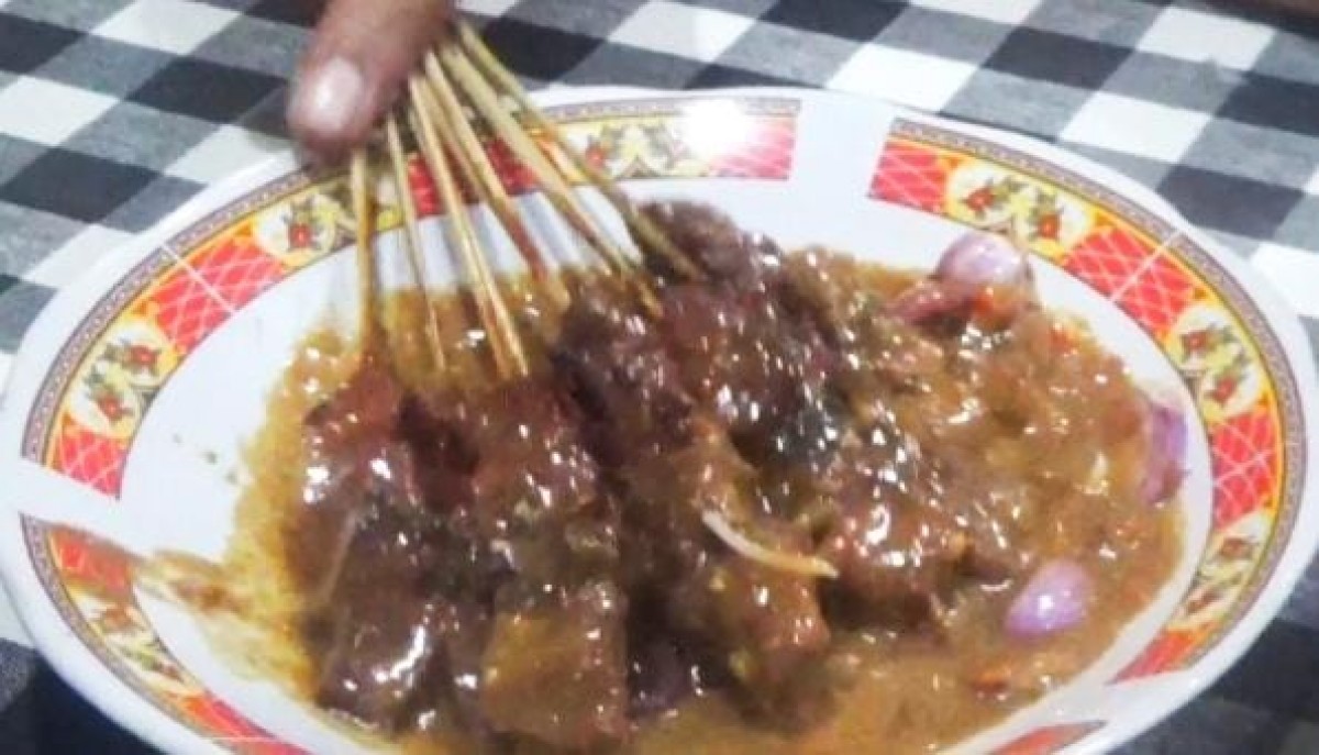 Sate kambing yang terbuat dari daging berkualitas di warung sate H. Faqih. (Foto: Elok Aprianto/jatimnow.com)