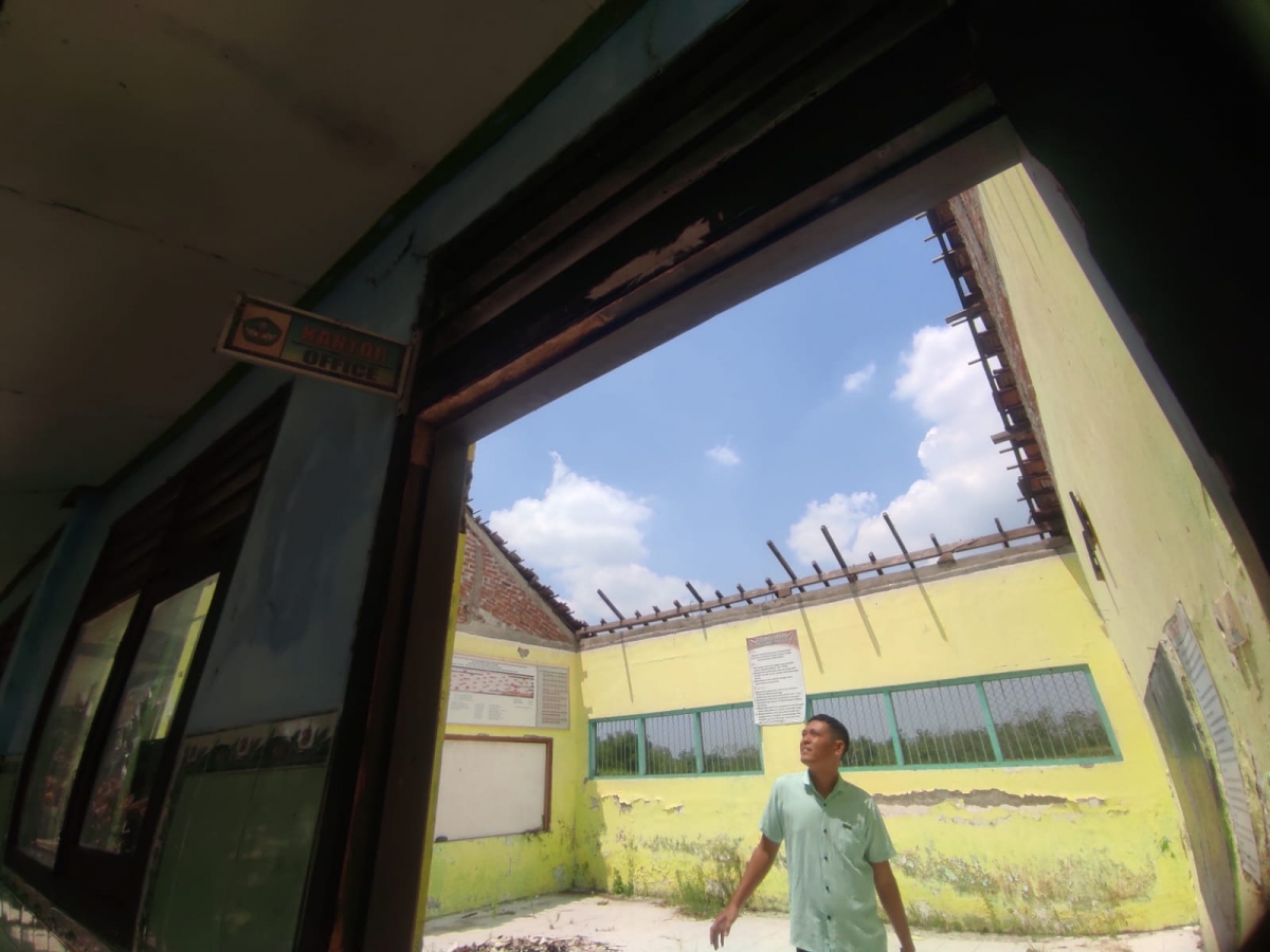 Salah satu ruangan di SDN Sumberwuluh, Kecamatan Dawarblandong, Kabupaten Mojokerto yang rusak parah.(Foto: Nor for jatimnow.com)