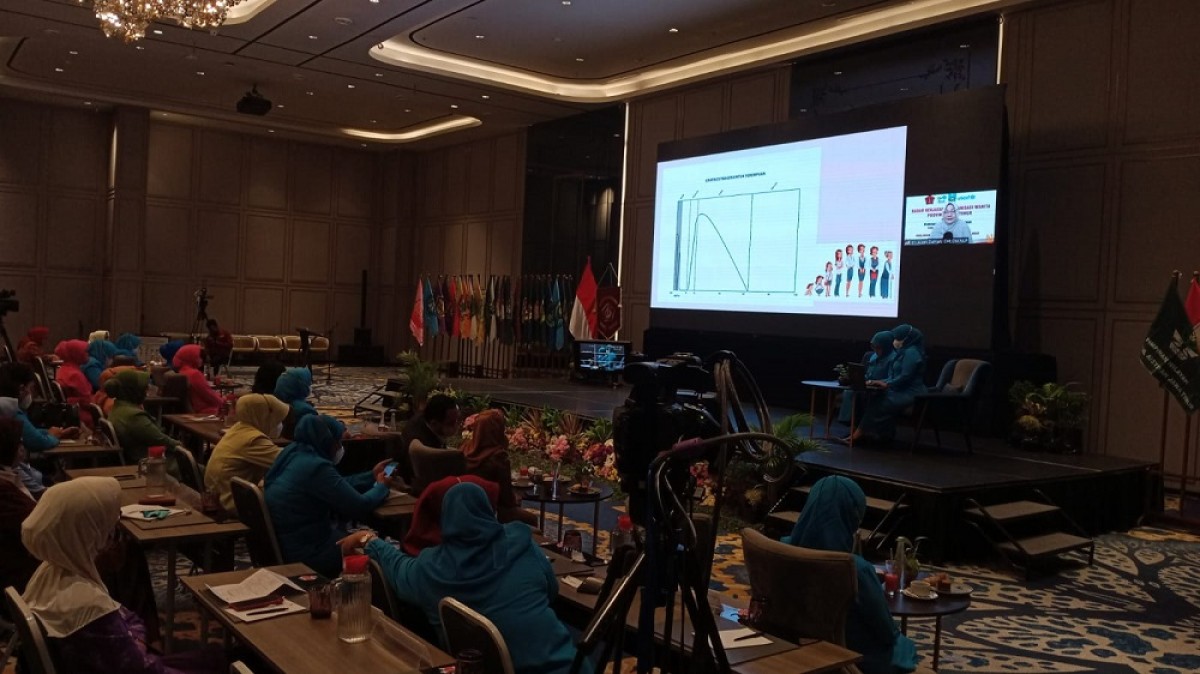 Seminar dan Penandatanganan MoU Pencegahan Perkawinan Anak bersama Unicef yang dihadiri oleh 44 organisasi Wanita di bawah koordinasi Badan Kerja Sama Organisasi Wanita (BKOW). (Foto: Yono for jatimnow.com)