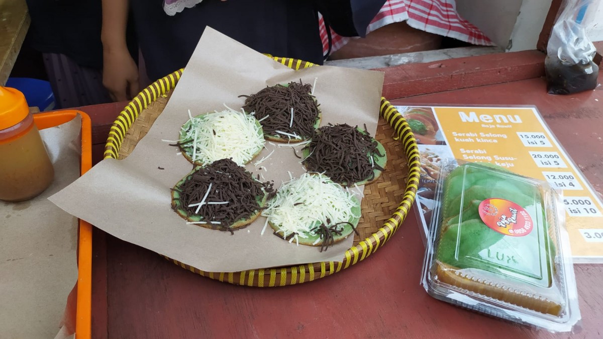 Olahan beragam serabi bertoping hingga berkuah selong proruk UMKM Lamongan.(Foto: Adyad Ammy Iffansah/jatimnow.com)