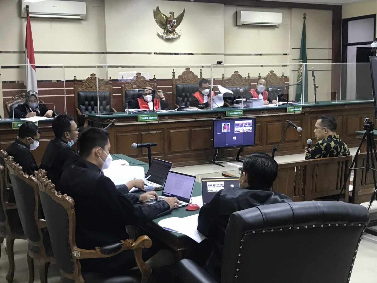 Itong Isnaeni Hidayat saat sidang di Pengadilan Tipikor Surabaya. (Foto: Zainul Fajar/jatimnow.com)