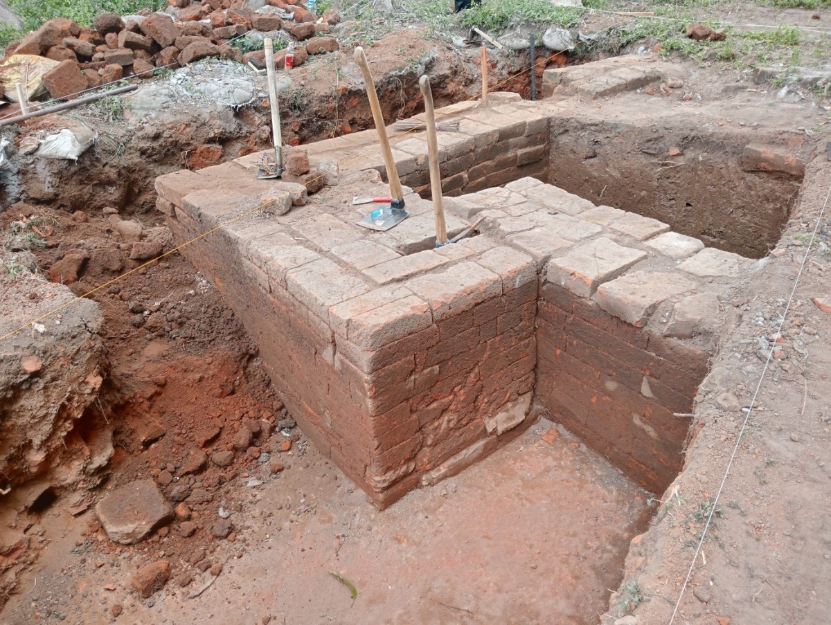 Salah satu struktur yang ditemukan arkeolog BPK Jawa Timur wilayah XI di lokasi situs Mbah Blawu.(Foto: Elok Aprianto)