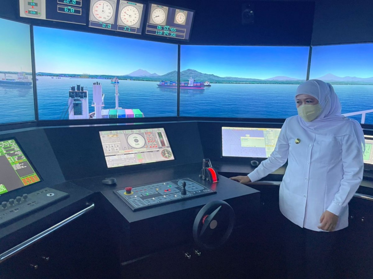 Gubernur Khofifah saat meninjau SMK Perikanan dan Kelautan Puger Jember. (Foto: Humas Pemprov Jatim/jatimnow.com)