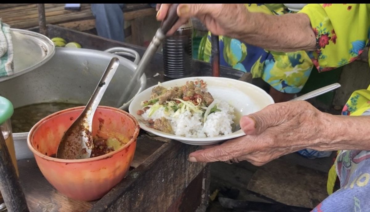 Soto daging legendaris di Pasar Takeran Magetan. ( Foto-foto: Mita Kusuma/jatimnow.com)
