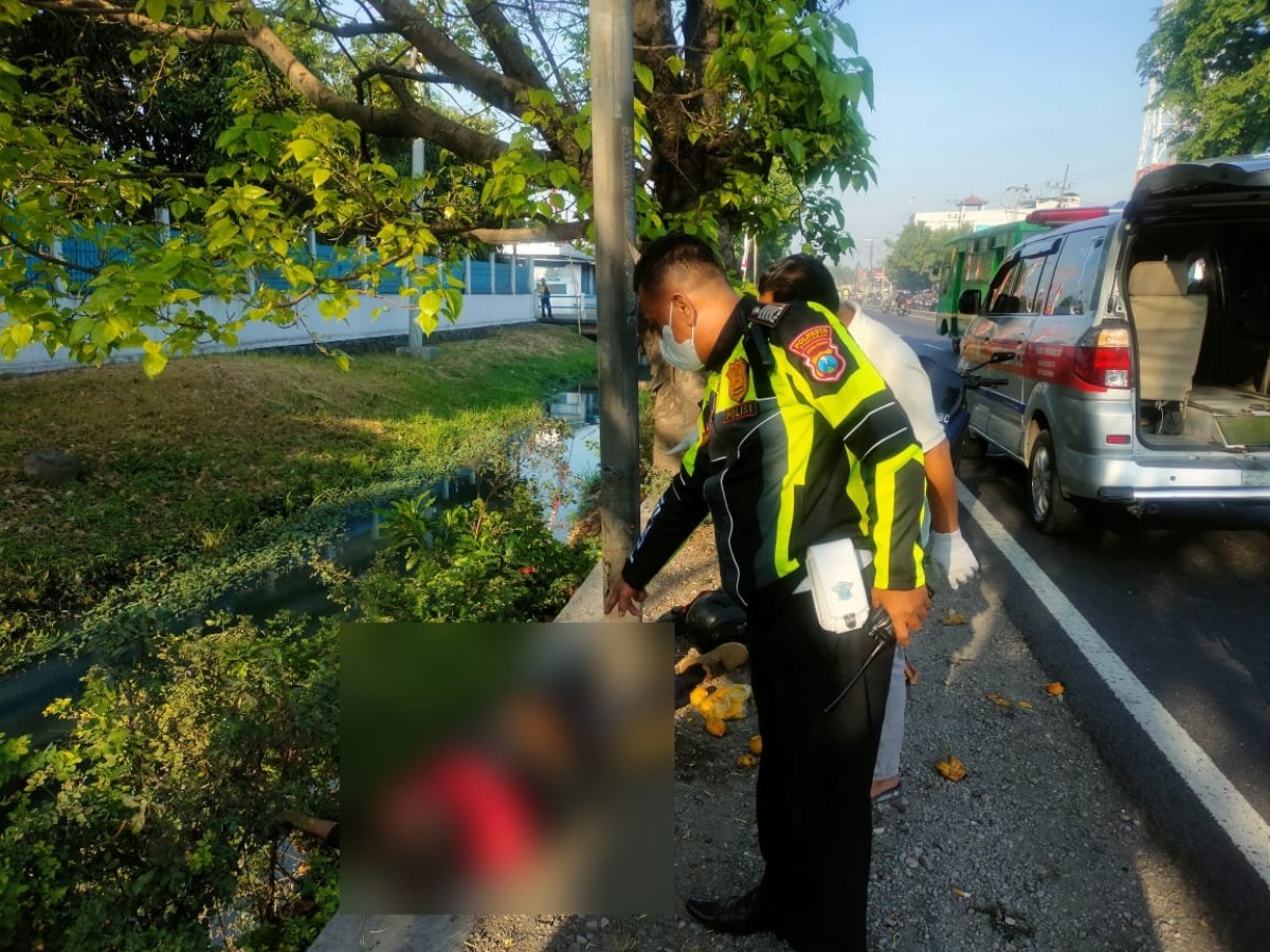 Posisi korban sebelum dievakuasi.(Foto: Unit Gakkum Polresta Sidoarjo for jatimnow.com)