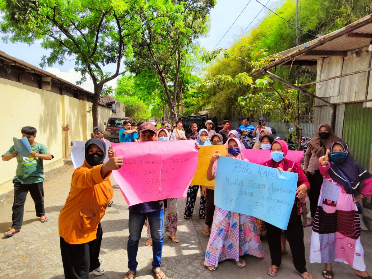 Geram Dituding Agustusan Disumbang Germo, Warga Pasuruan Geruduk Mapolsek Beji