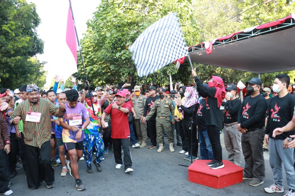 Ribuan peserta ikuti lomba jalan cepat Pare-Kediri (Foto: Humas Pemkab Kediri)