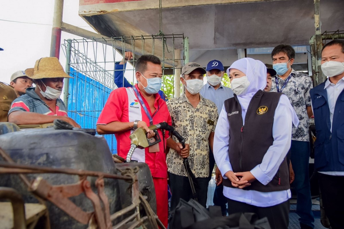 Gubernur Jatim Khofifah Indar Parawansa saat meninjau SPDN di TPI Brondong Lama dan TPI Brondong Baru, Lamongan (Foto-foto: Humas Pemprov Jatim)