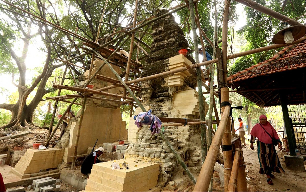 Perbaikan Gapura Makam Sunan Giri Hampir Rampung