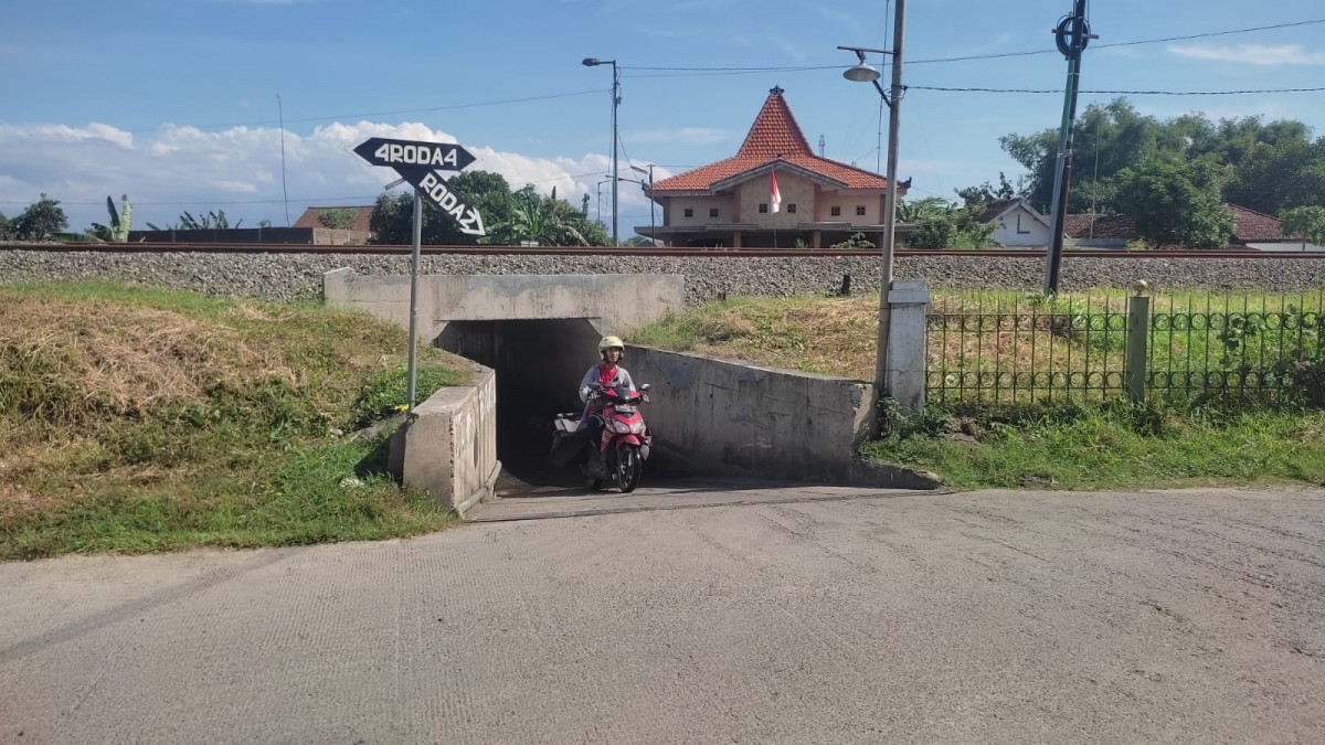 Nekat! Komplotan Maling Gasak Aset PT KAI Bawa Mobil