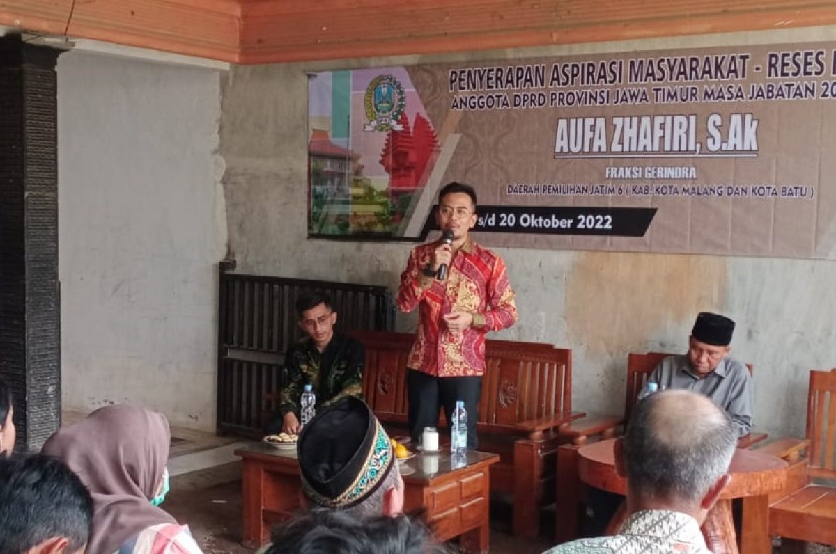 Aufa Zhafiri saat menyerap aspirasi masyarakat wilayah Kasembon Malang. (Foto: Amir for jatimnow.com)