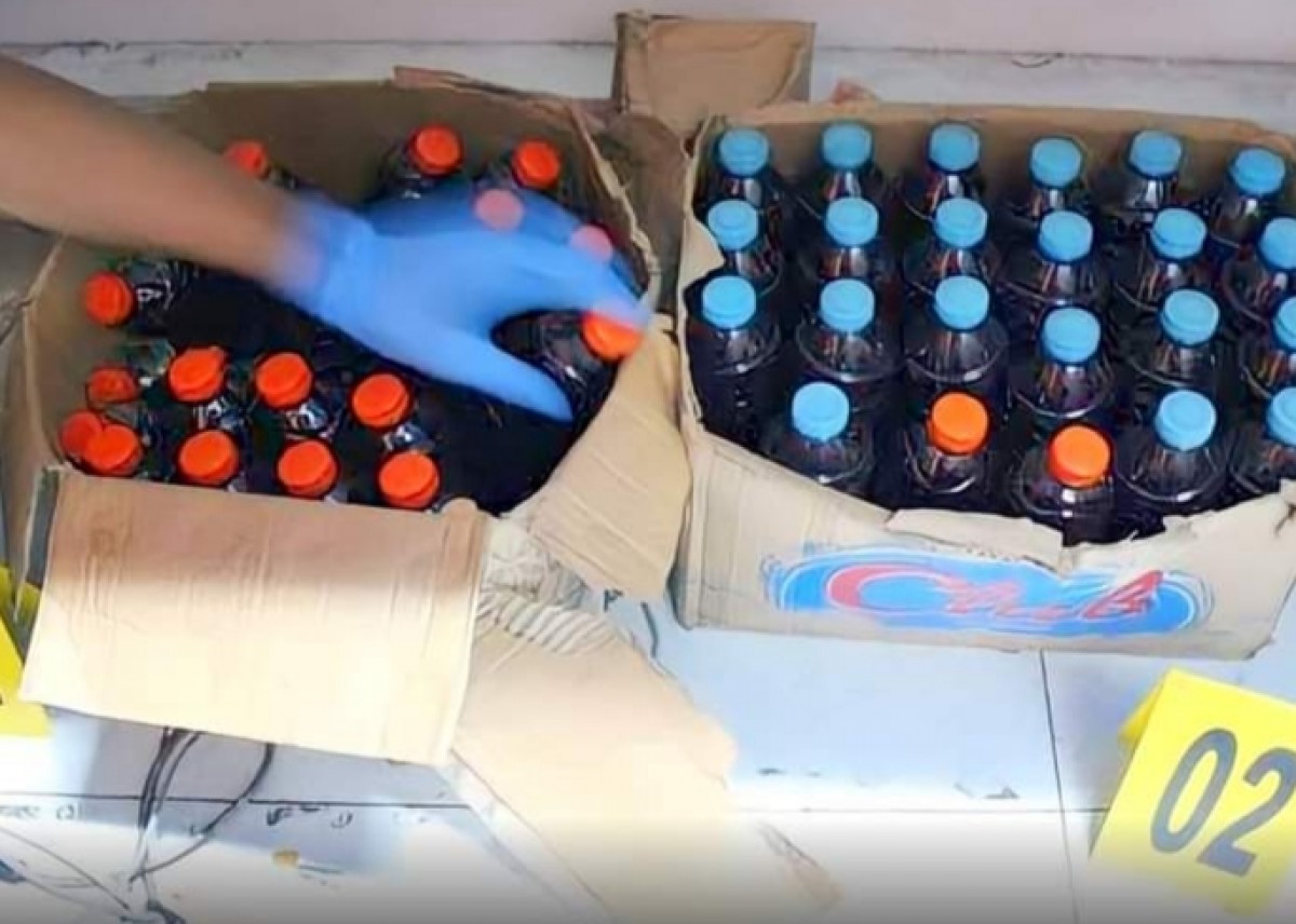 Botol yang diduga miras tapi dibantah oleh Dispora Kabupaten Malang.(Foto: Dokumen Polri)