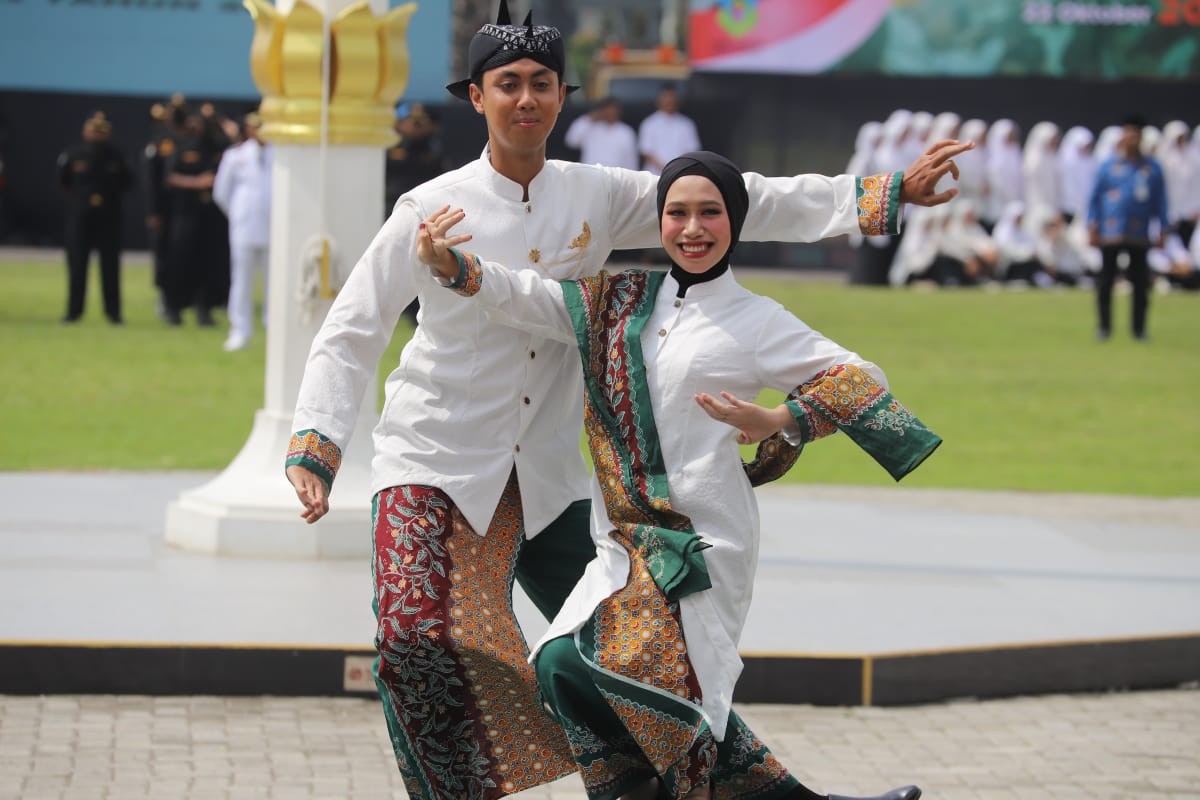 Baju khas Jombang yang dipamerkan pada saat upacara peringatan Hari Jadi Pemkab Jombang ke-112 di Alun-alun Kabupaten Jombang.(Foto: Elok Aprianto)