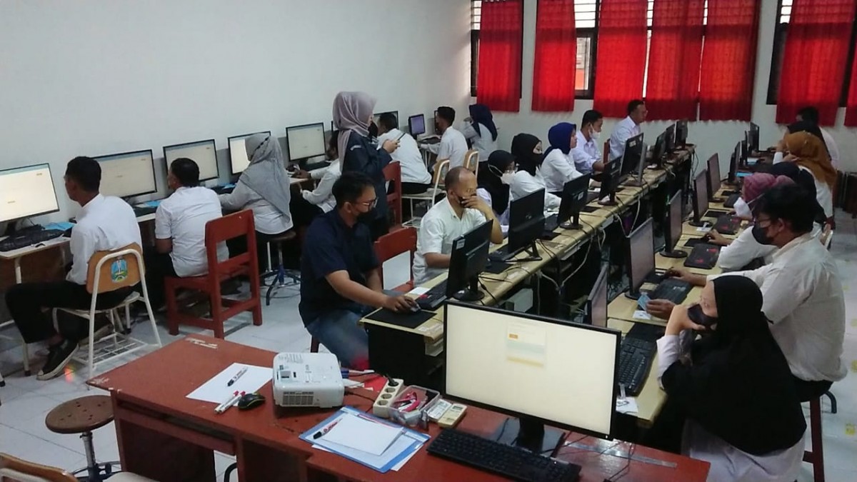 Calon Panwascam ikuti seleksi tes tulis.(Foto: Bramanta Pamungkas)