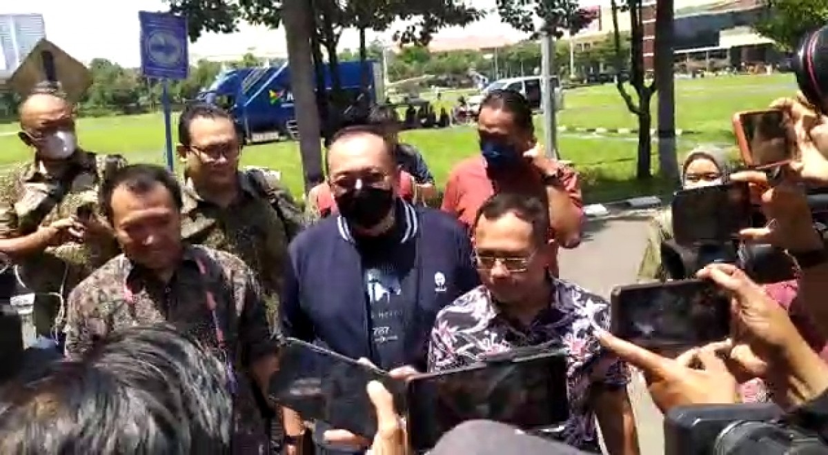 Direktur Utama PT Liga Indonesia Baru (LIB) Akhmad Hadian Lukita di Mapolda Jatim.(Foto: Zain Ahmad)