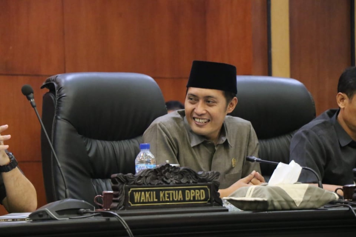 Wakil Ketua II DPRD Jombang Farid Al Firisi saat mengikuti sidang paripurna di DPRD Jombang.(Foto: Elok Aprianto)