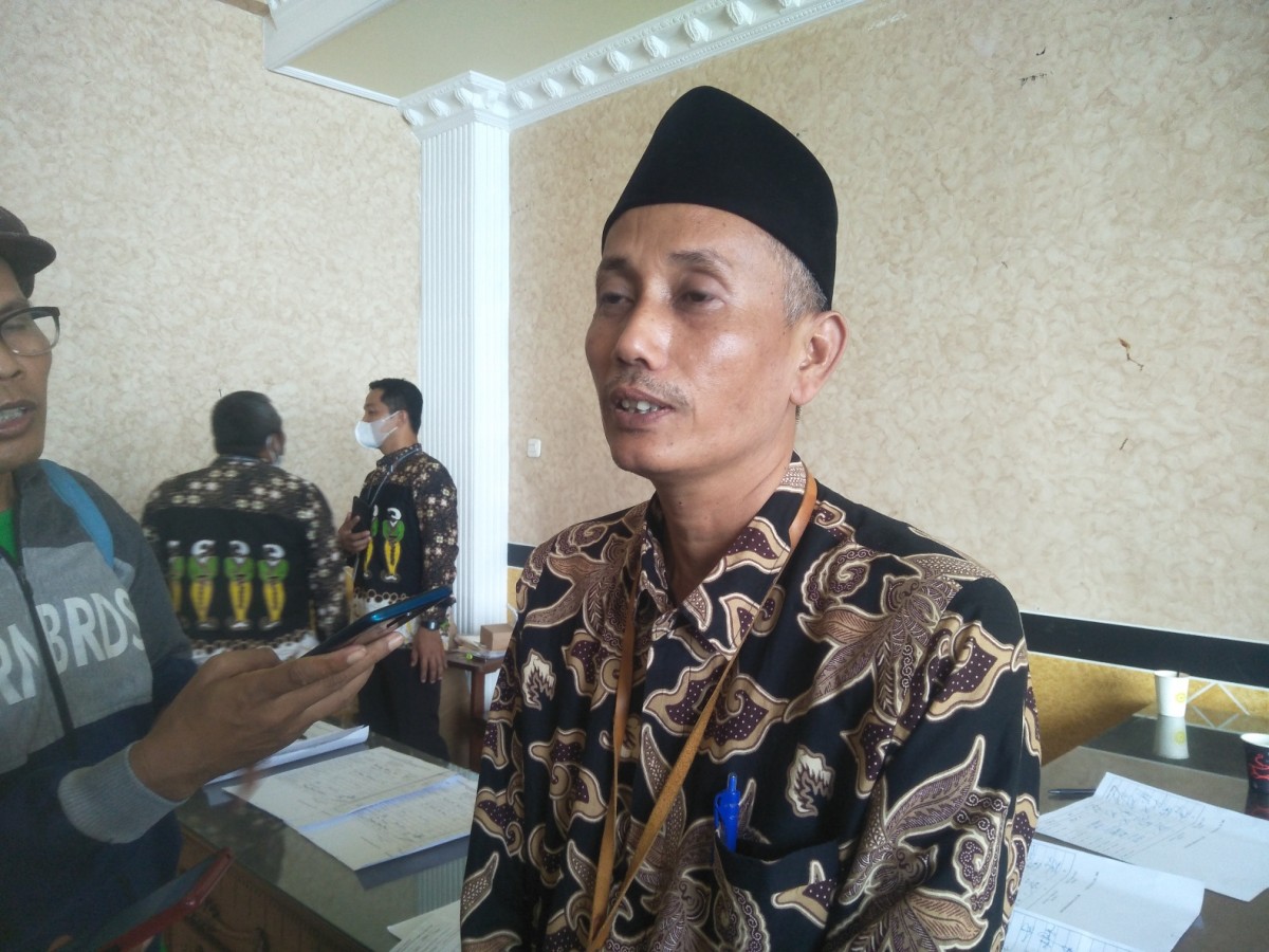 Ketua KPU Bojonegoro Fathur Rohman saat memberikan keterangan.(Foto: Misbahul Munir/jatimnow.com)